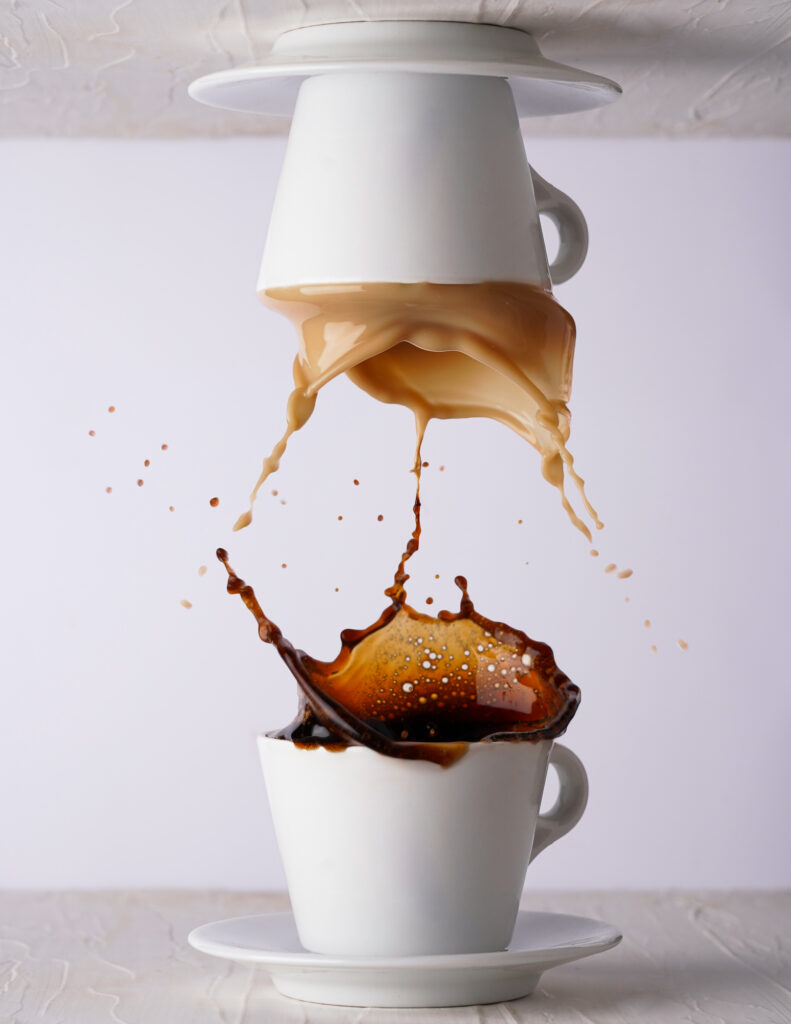 Fotografia de café e café com leite ilusão
