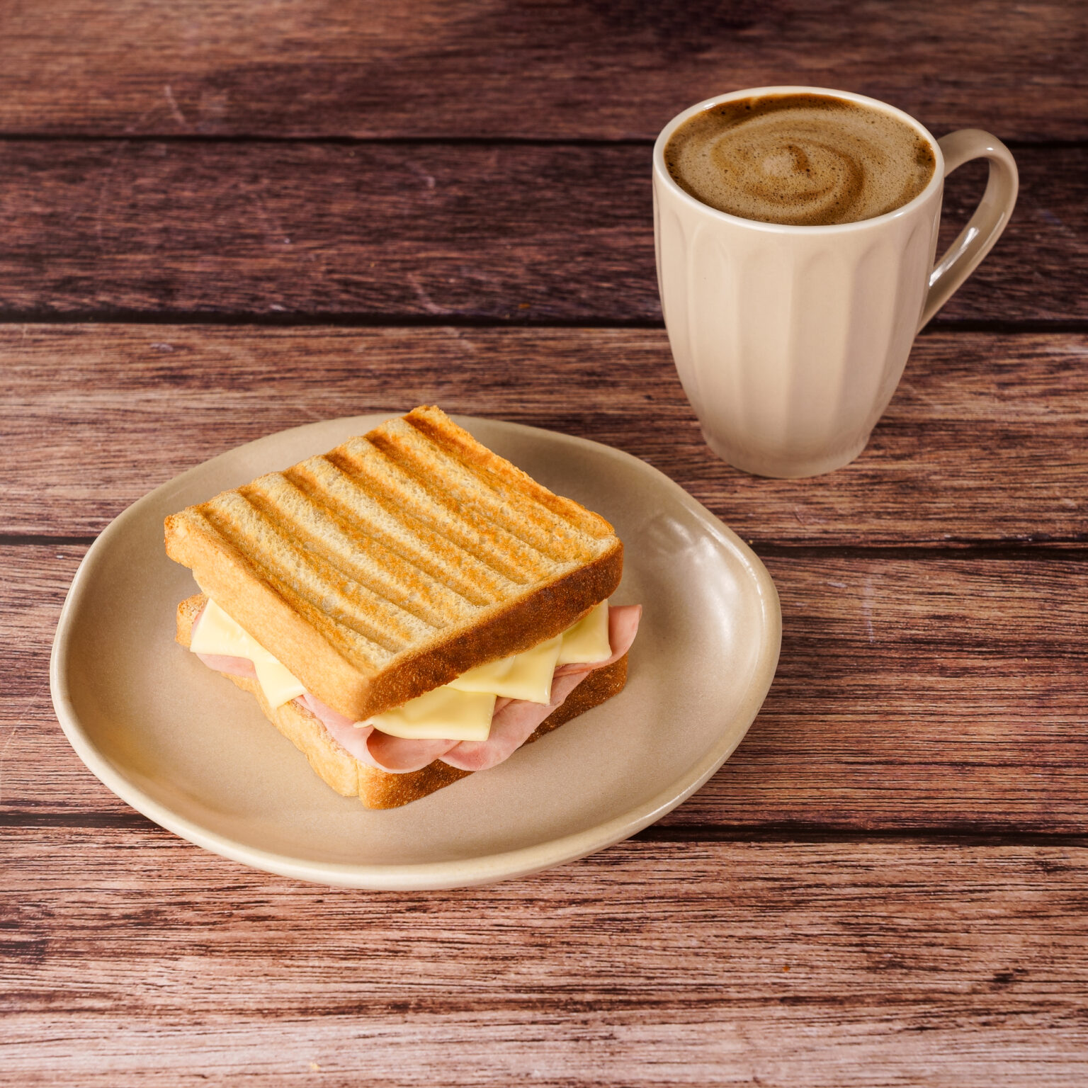 Fotografia de sanduíche com café
