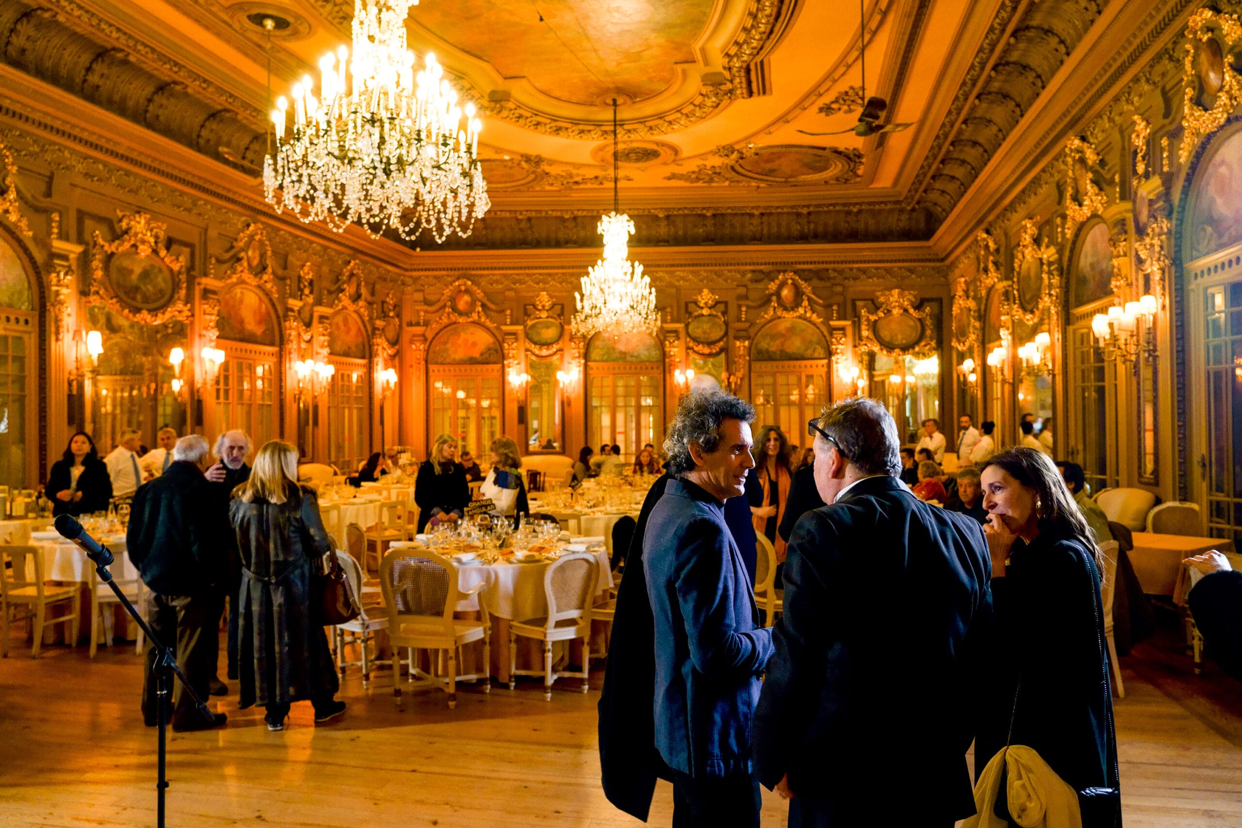Registo documental de entrega de prémio em gala de cinema