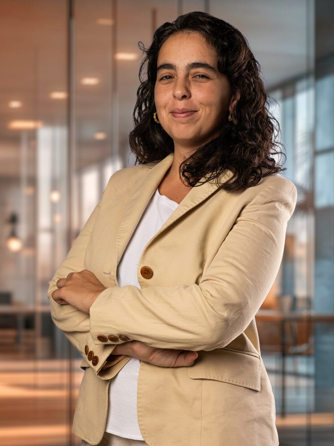 Retrato corporativo de mulher em escritório
