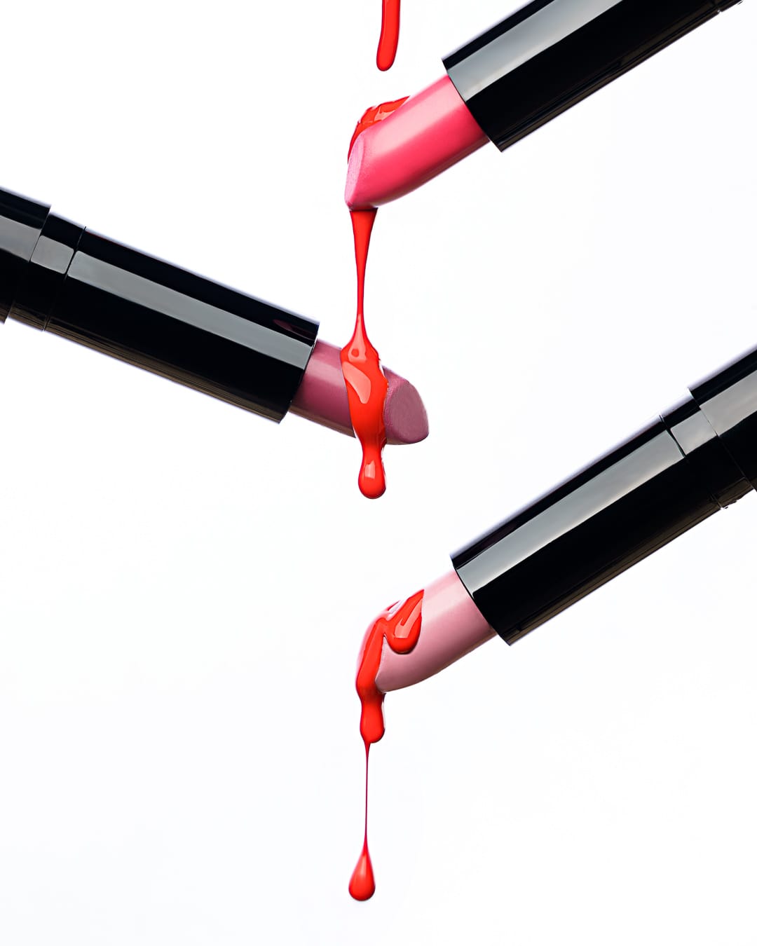 Verniz vermelho em composição criativa