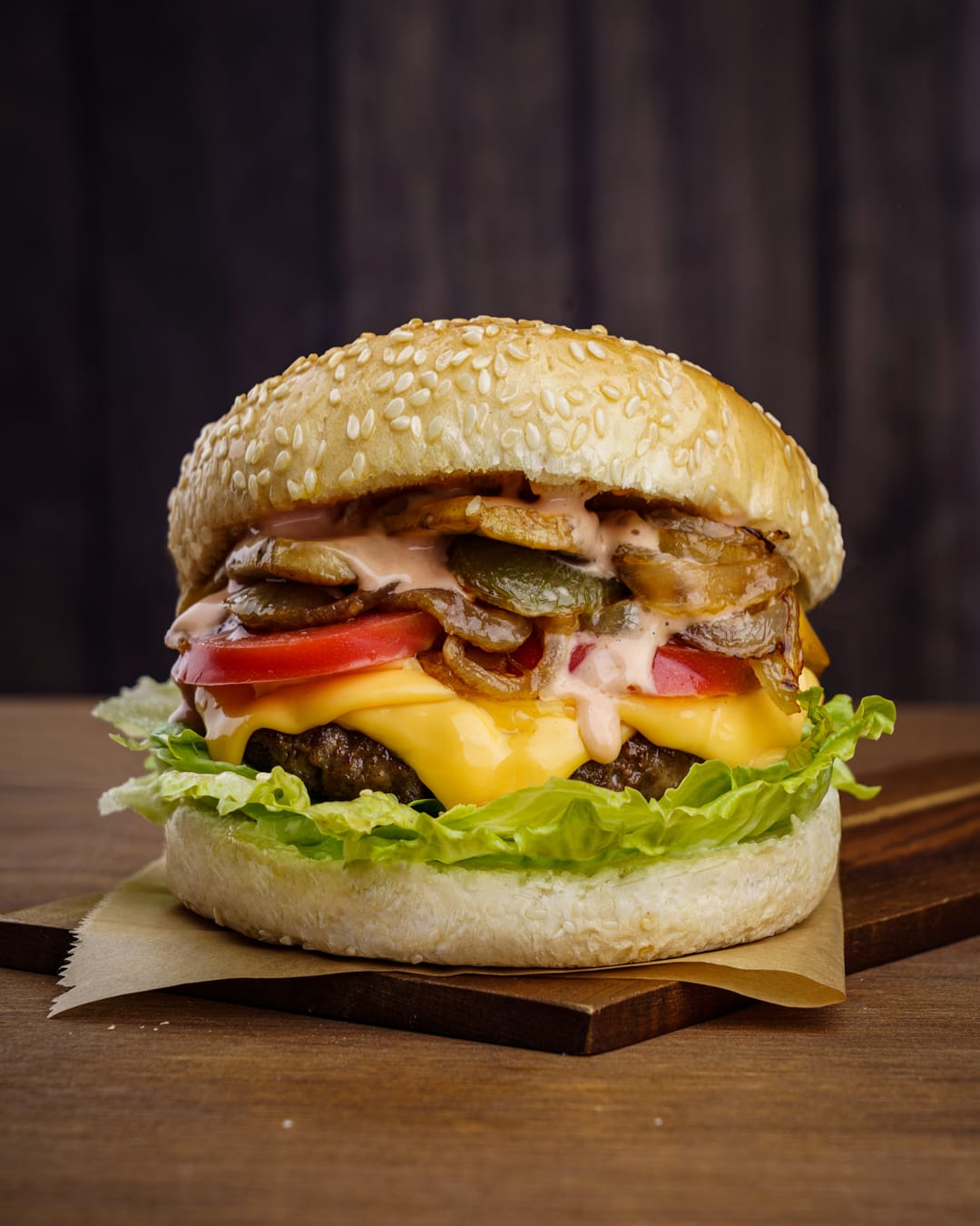 Hambúrguer artesanal em fotografia alimentar