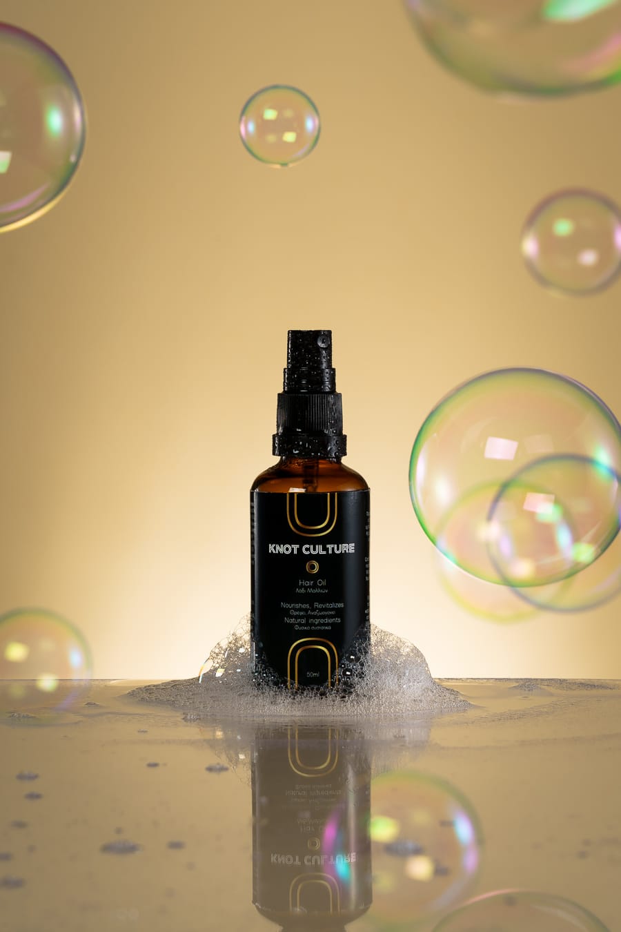 Frasco cosmético em composição criativa com bolhas